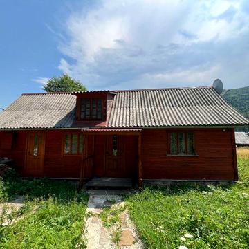 За 70 000$ продажться 25 сотих де є будинок, вода та світло три фази.