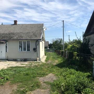 Продаж будинку поблизу Дубно