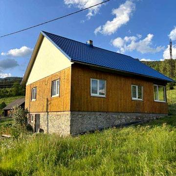 Продається будинок у самому центрі Карпат із земельною ділянкою!