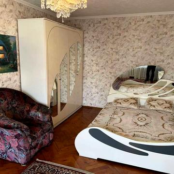 Героїв просп., 23