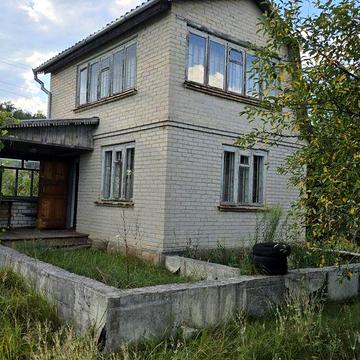 Продається затишна  дача газом,банею та лісом поруч.