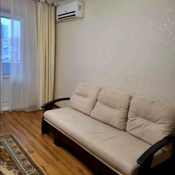 Героїв просп., 4