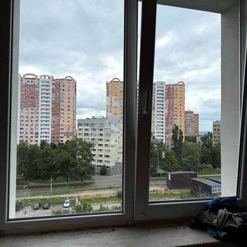 Сдам 2 комнатную квартиру рядом с метро. Дешево.