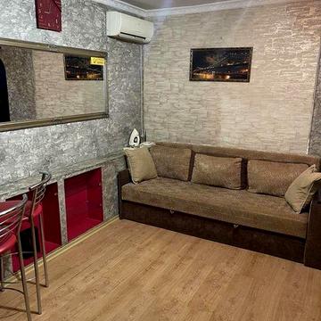Продаю 2к/кв пл.Победы 30/20/6,ремонт,балкон 16500