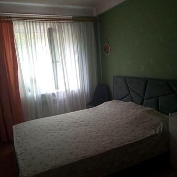 Продаж квартири  Україна (черемушки)