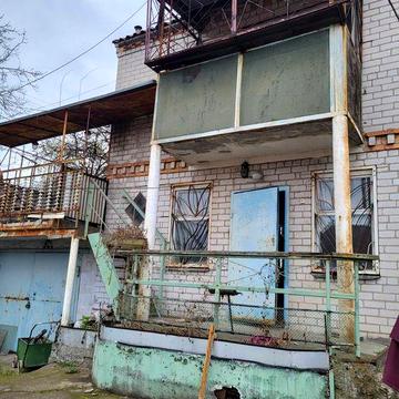 Продається житловий будинок з садибою