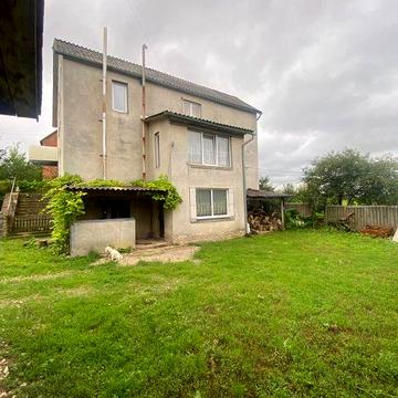 Продається просторий будинок у затишному місці