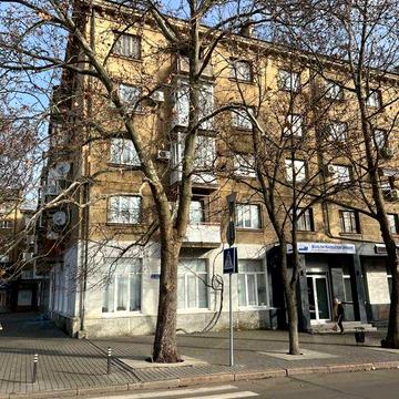 Продам квартиру 62 кв.м.  в центрі міста від власника