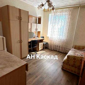 Продам 1 комнатную гостинку.Малышева.