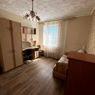 Продам 1 комнатную гостинку.Малышева.