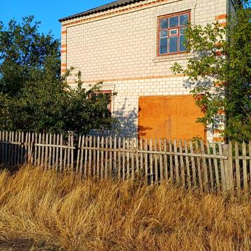 Продаж 2х поверхового житлового будинку з землею до річки