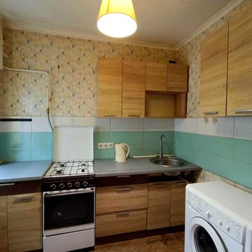 Продаж 1-к квартира, 32 м, 1 поверх, цегла, газ, 15 хв метро Нивки