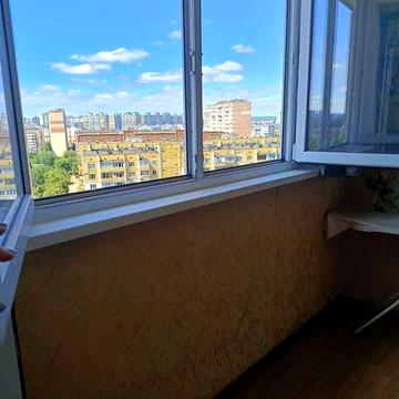 Продам 1-ну квартиру на Троэщині