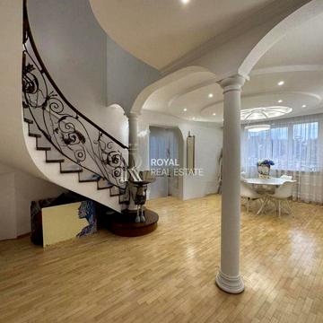 Продаж 3к квартири 140 кв.м. дворівнева вул. Мокра центр Вокзал