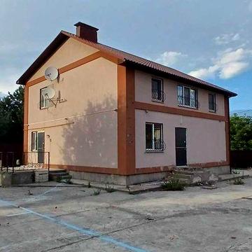 Красивий будинок в Старих Петрівцях, 18 км від Києва, 6 спалень.