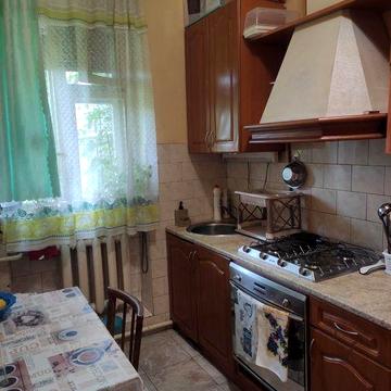 Продам 3 кімнатний півособняк в Ужгороді.