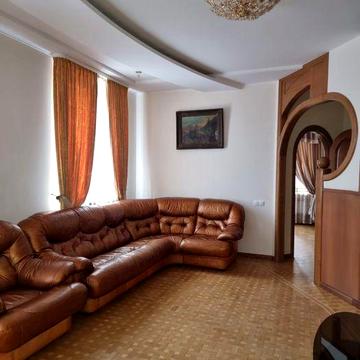 Сдам свою 3 комн. квартиру ЦЕНТР 140 кв.м+паркоместо