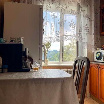 Продам затишну і охайну двухкімнатну квартиру, метро Мінська