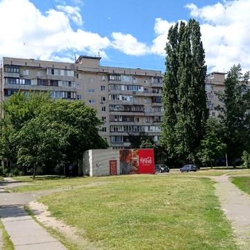 Богатирська вул., 8