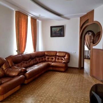 Старокозацька вул. (Комсомольська), 35