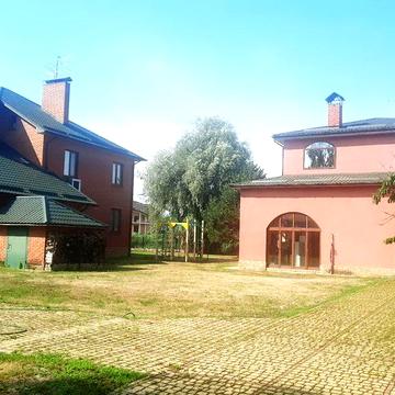 Центральна вул., 16