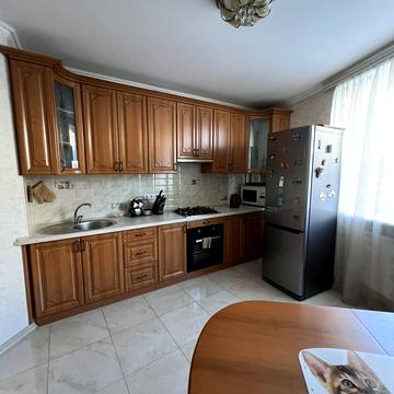 Євгена Коновальця вул., 124А