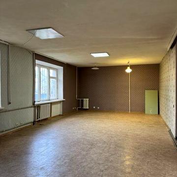 Продаж трикімнатної квартири в цегляному будинку , тихий центр
