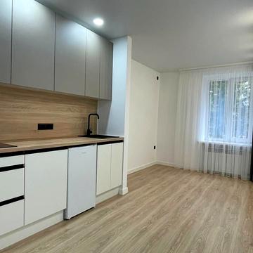 Будівельників вул., 5
