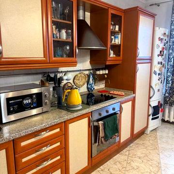 Продам 3х кiмн кв м.Позняки вул.Ахматова , 3й поверх,перший продаж