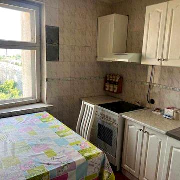 Дніпровська набережна вул., 13