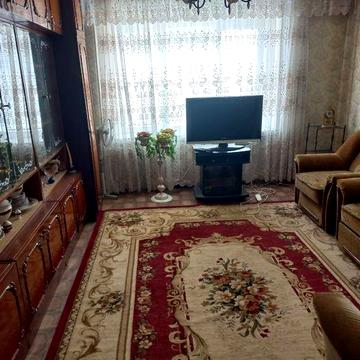Продається 2х кімнатна квартира в центрі мікрорайону Жовтневого