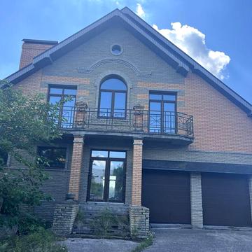 Будинок у котеджному містечку, с. Вишеньки, вихід до води, на озеро