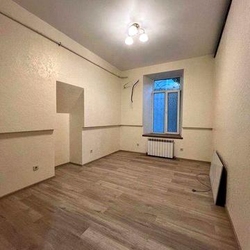 Продам 2-кімнатну квартиру на вул. Канатна!