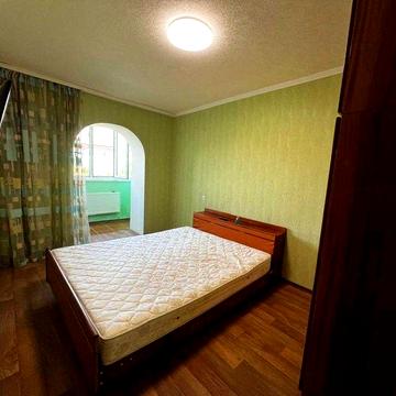 3-к квартира у центрі смт Володарка 3-й пов 5-го буд, АВТОНОМКА підвал