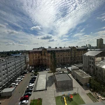 Володимира Сосюри вул., 6