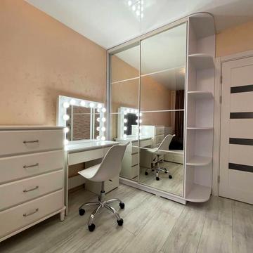 Віталія Лазарева вул., 12