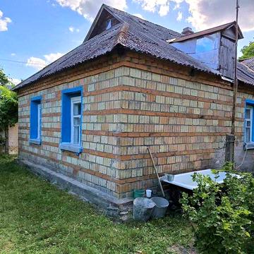 Продам 1/2 будинку та 46.8сот.землі майже в Макарові(Фасівочка)