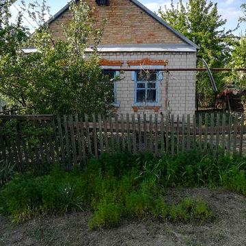 Продам уютный дом в г. Запорожье п. Тепличный