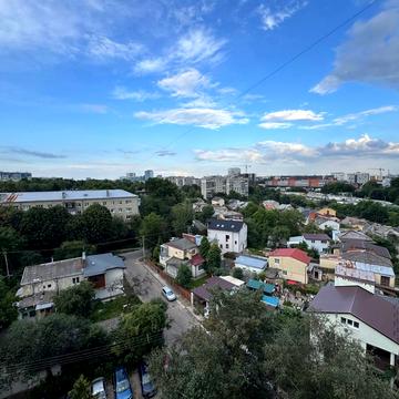 Дунайська вул., 6