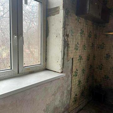 Продам недорого реальную  1 к в Центре , м. Левада в 5-ти минутах