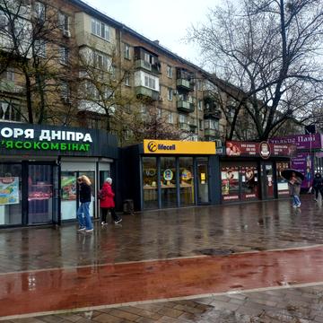 Леоніда Каденюка просп. (Юрія Гагаріна), 3