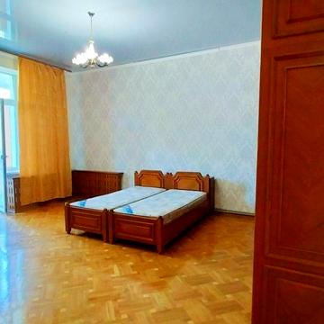 Лазаряна вул., 1