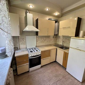 Продається 2 кімнатна квартира в Металургійному районі .