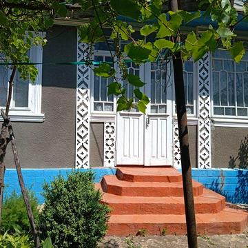 Продається добротне господарство в с, Долиняни Дністр. Р-ну  Черн. Обл