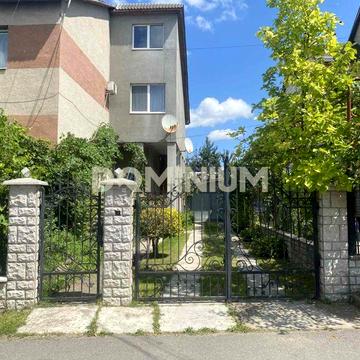 Продається 4 кімнатна квартира у м. Хуст