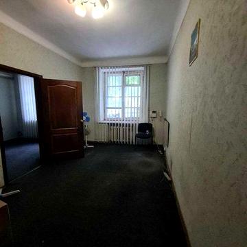 Продам 2 к.кв. вул. Староказацька, над парком Глоби, 1 поверх