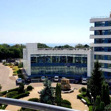Аренда современной квартиры в Белом Парусе. Вид на море