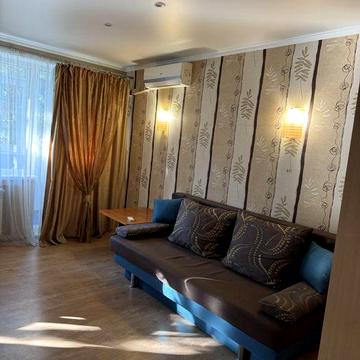 Продам гарну 2-х кімнатну квартиру в Центрі міста від власника