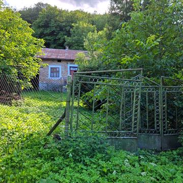 Дачний будинок с. Гологірки. Потребує незначного ремонту.