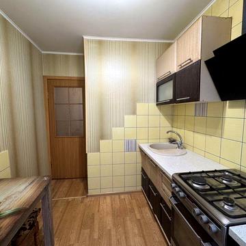 Продаж просторої трьохкімнатної квартири  Самоквасова з ремонтом!